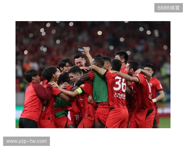 三连冠!上海海港加冕2025赛季中超冠军,摘下队史中超第四星 三连冠!上海海港加冕2025赛季中超冠军,摘下队史中超第四星