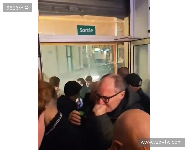 邮报：纽卡球迷在法国遇袭，被马赛球迷投掷催泪瓦斯